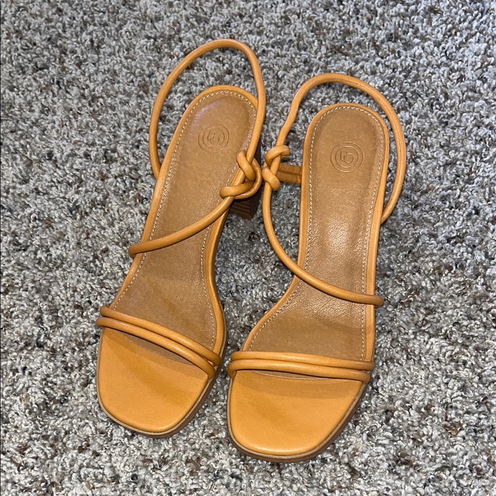 Urban Outfitters Tan Knotted Heel- 6